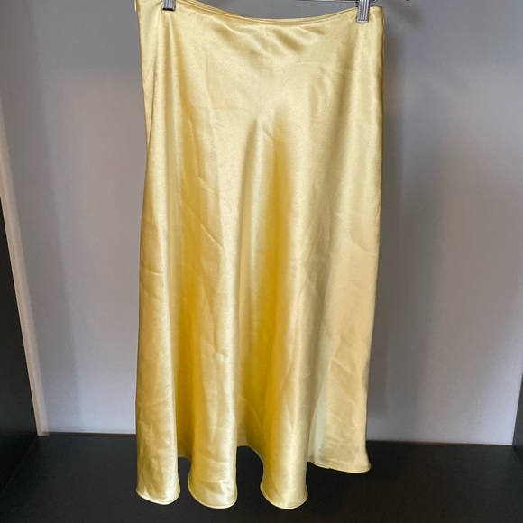 Zara silky yellow midi skirt - Picture 3 of 3